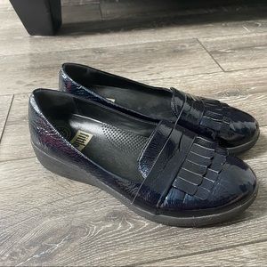 Fitflop loafer flats patent leather fringe shinny size 7.5